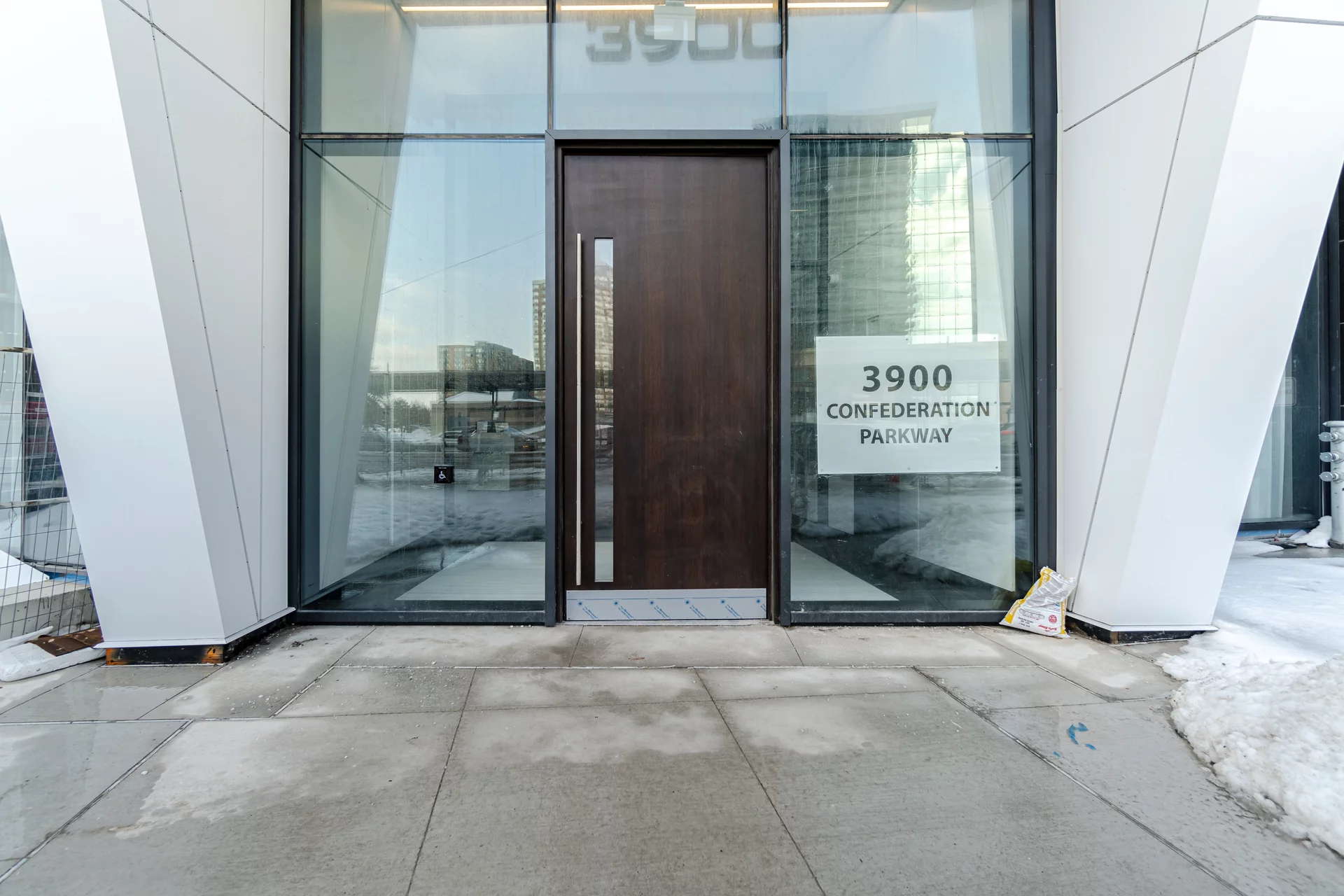 #1605-3900 Confederation Parkway, Mississauga - photo 4
