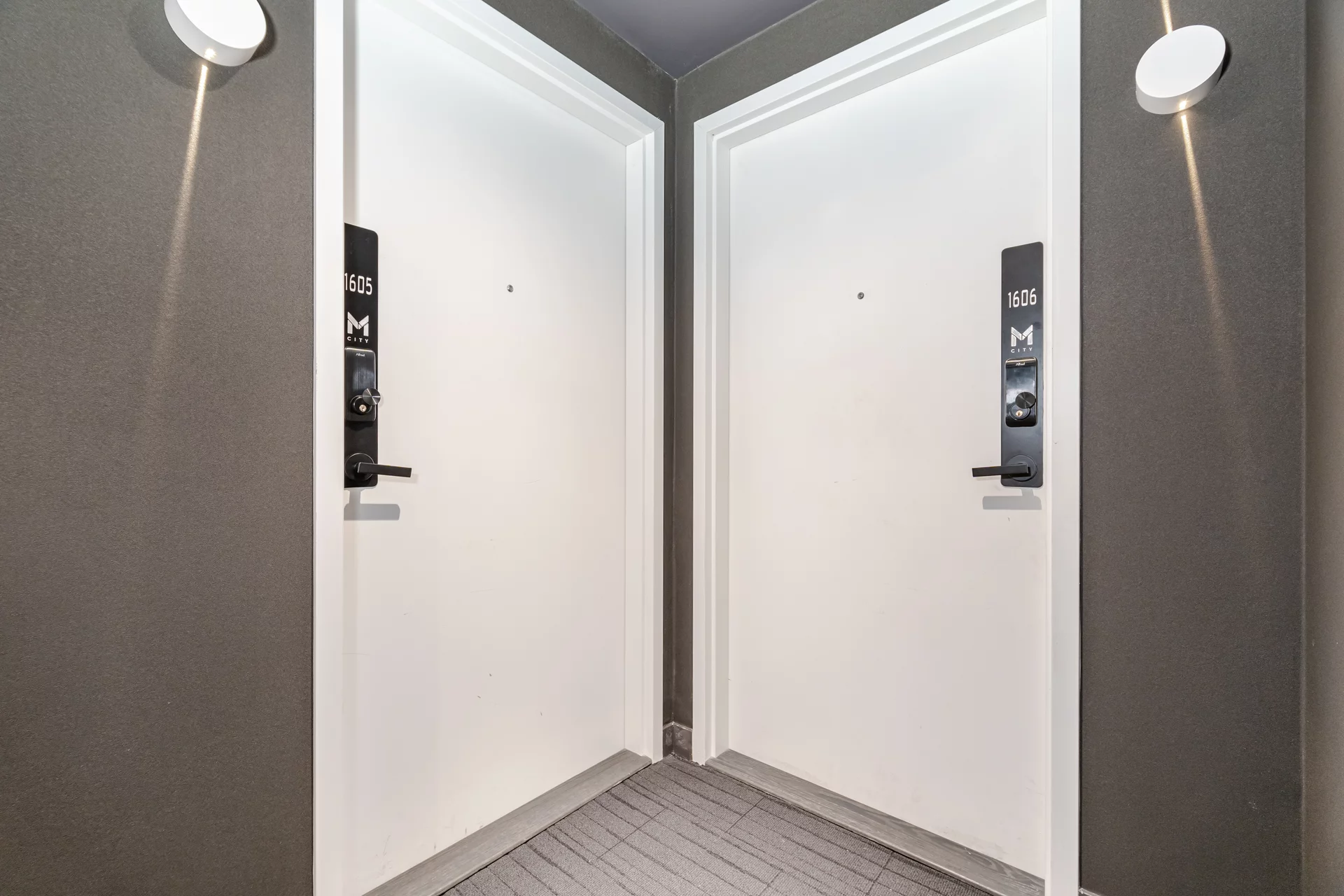 #1605-3900 Confederation Parkway, Mississauga - photo 8