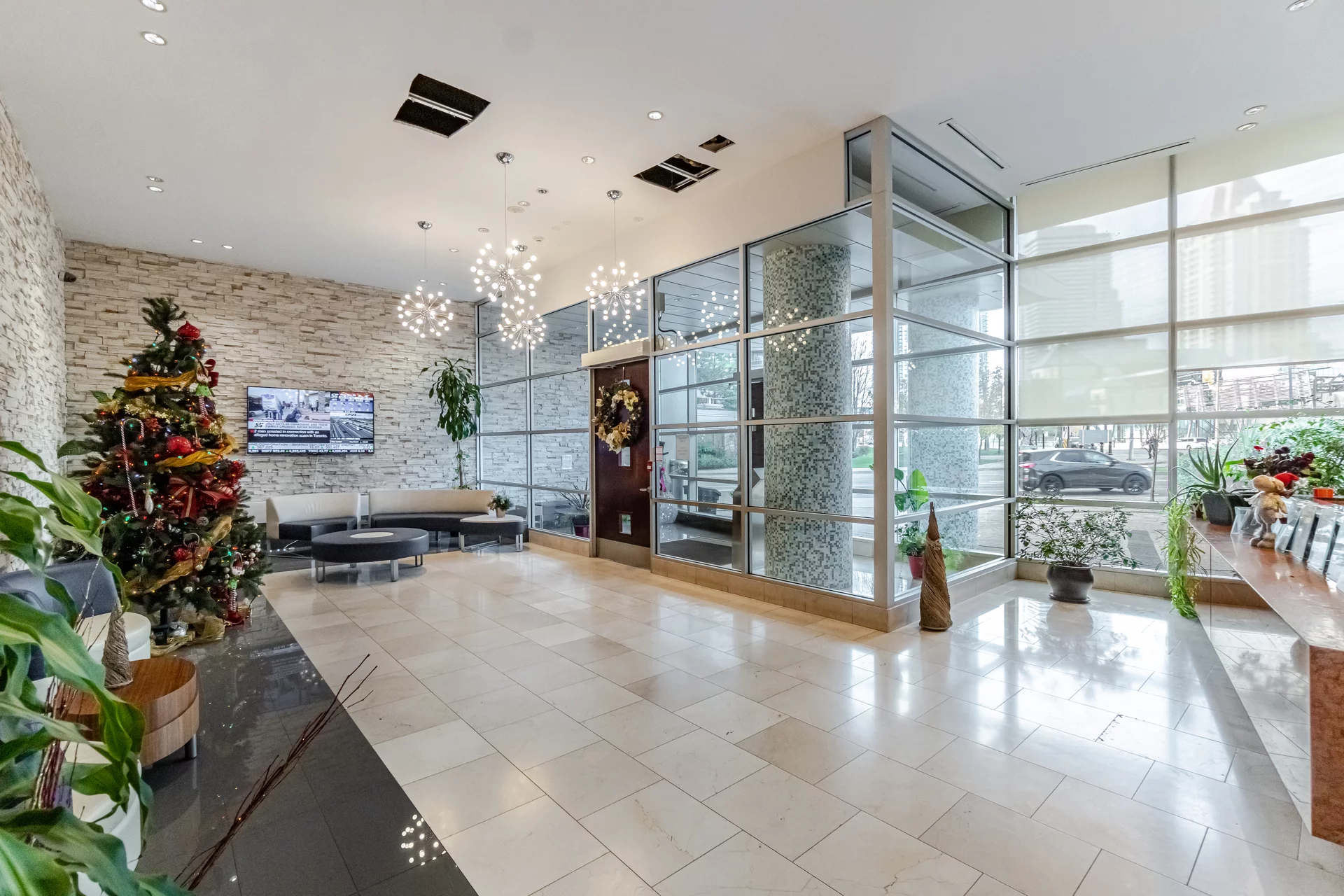 #PH01-3939 Duke of York Boulevard, Mississauga - photo 3