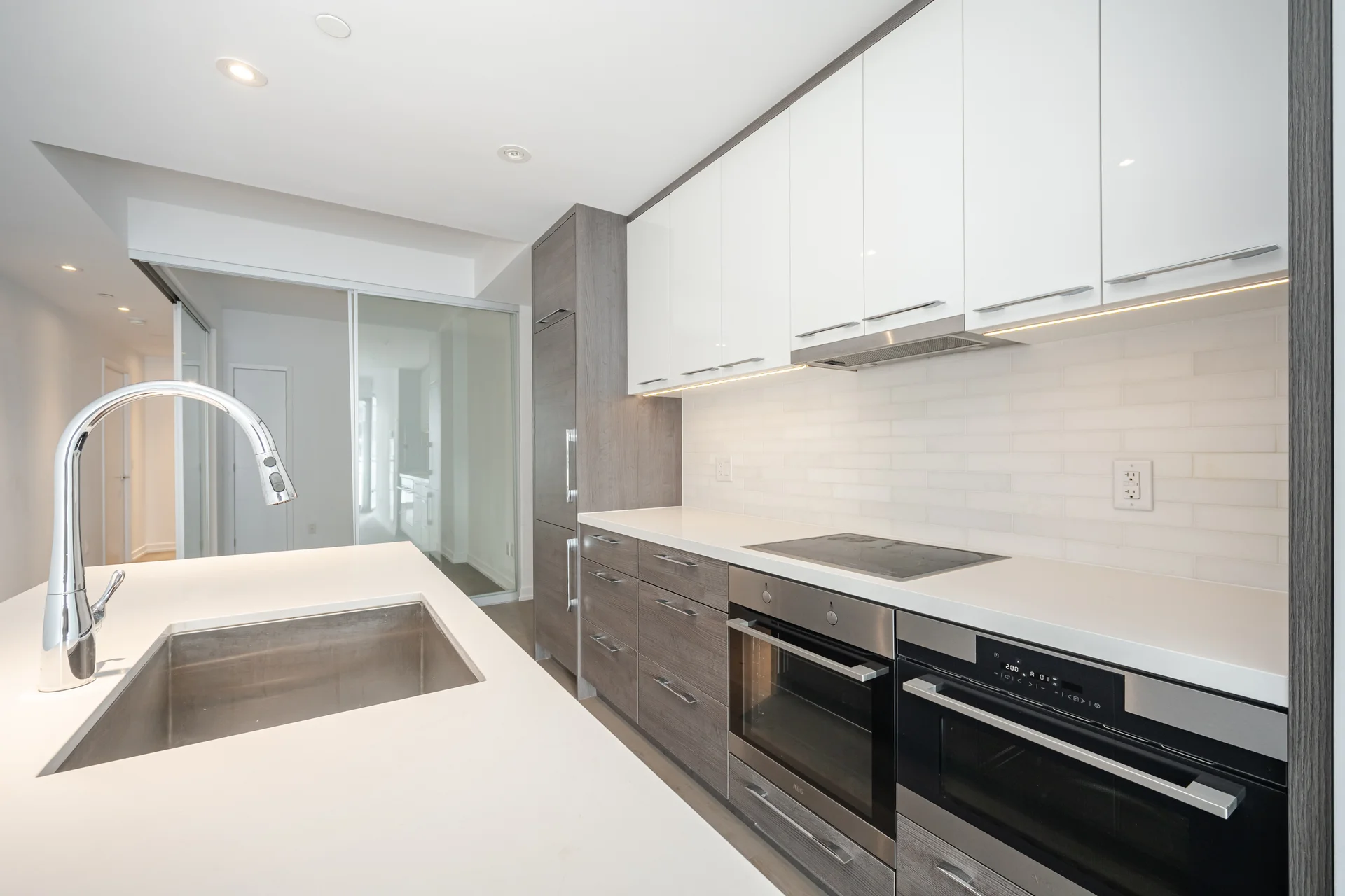 #2208-488 University Avenue, Toronto - photo 13