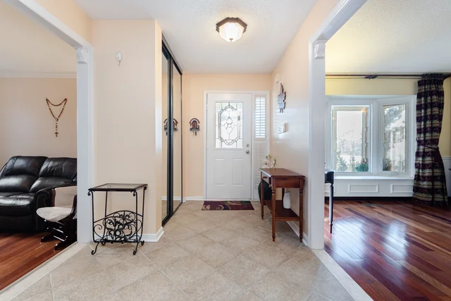 1615 Sir Monty's Drive, Mississauga - photo 8
