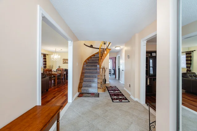 1615 Sir Monty's Drive, Mississauga - photo 9