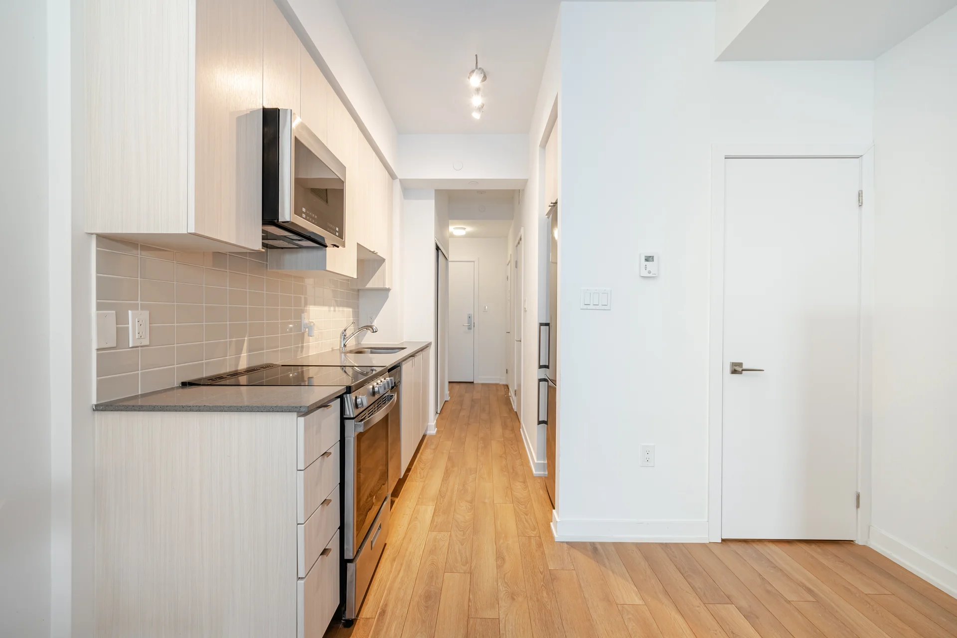 #715-2433 Dufferin Street, York - photo 12