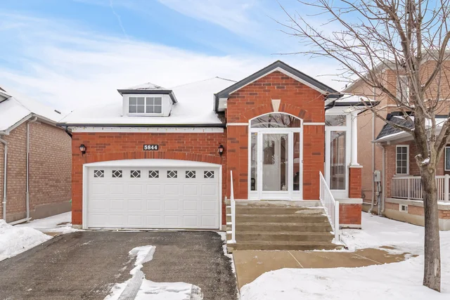 5844 Corinthian Trail, Mississauga - photo 1
