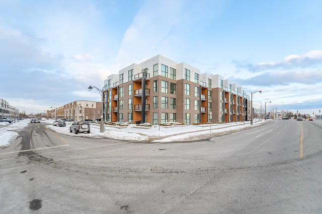 #113-150 Sabina Drive, Oakville - photo 1