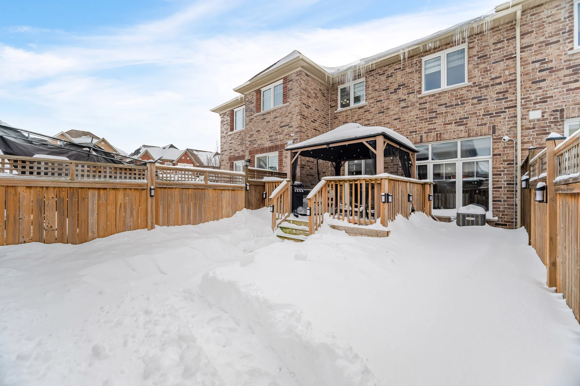 3218811