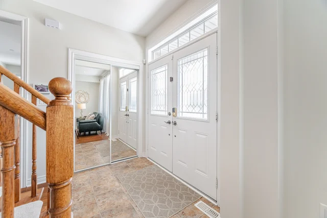2025 Trawden Way, Oakville - photo 6