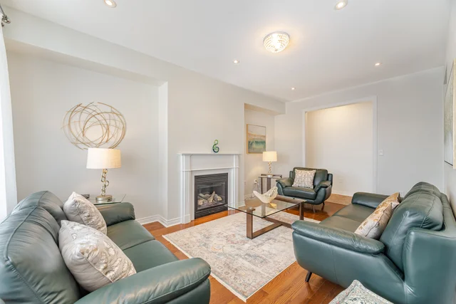 2025 Trawden Way, Oakville - photo 9