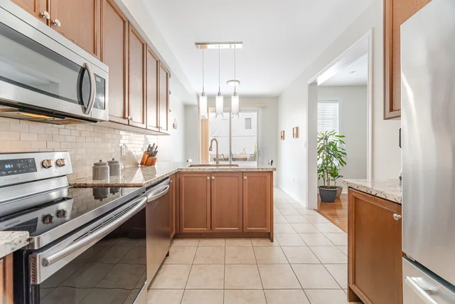 2025 Trawden Way, Oakville - photo 10