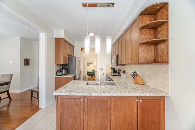 2025 Trawden Way, Oakville - photo 11