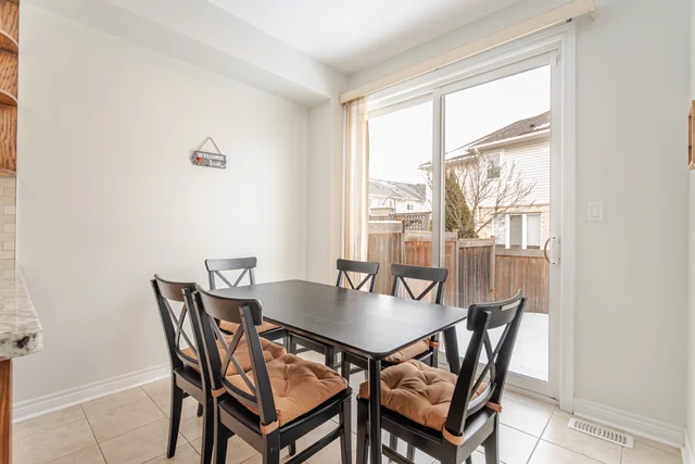 2025 Trawden Way, Oakville - photo 12