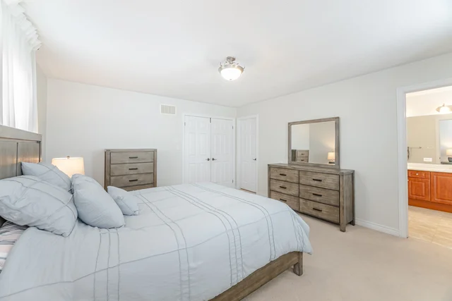 2025 Trawden Way, Oakville - photo 19