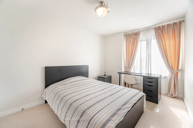 2025 Trawden Way, Oakville - photo 24