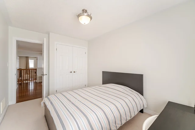 2025 Trawden Way, Oakville - photo 25