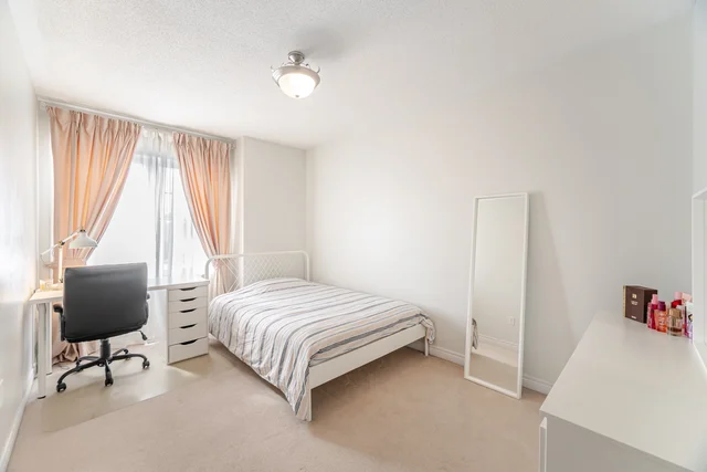 2025 Trawden Way, Oakville - photo 26