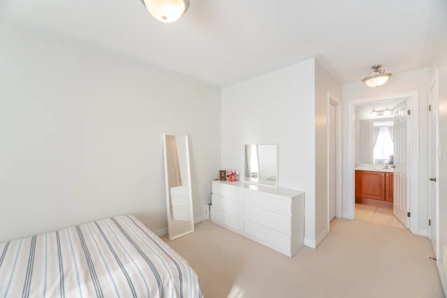 2025 Trawden Way, Oakville - photo 27