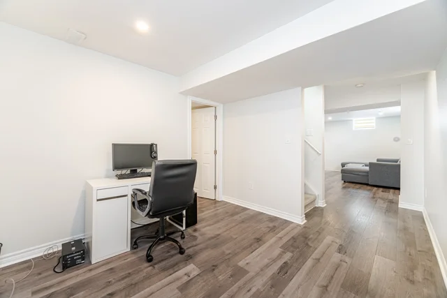 2025 Trawden Way, Oakville - photo 30