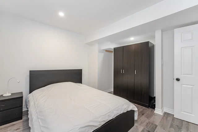 2025 Trawden Way, Oakville - photo 37