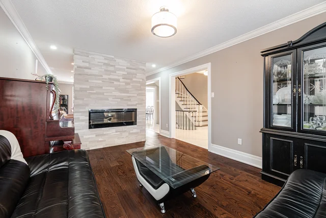166 Killian Road, Maple - photo 14