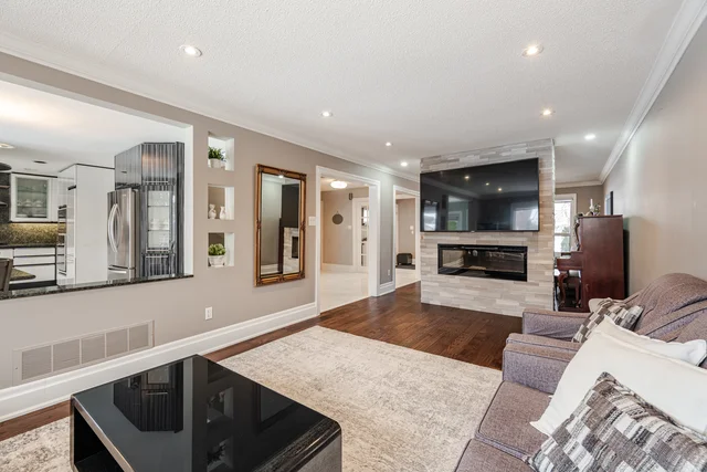 166 Killian Road, Maple - photo 18
