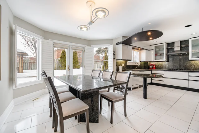 166 Killian Road, Maple - photo 21