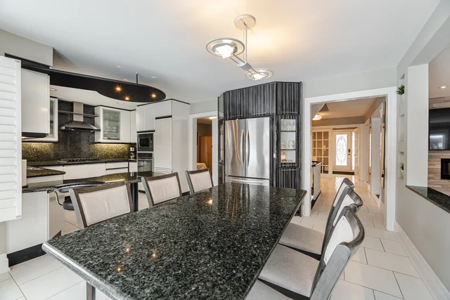 166 Killian Road, Maple - photo 23
