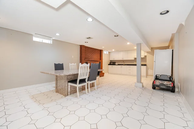 166 Killian Road, Maple - photo 54