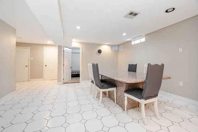 166 Killian Road, Maple - photo 55