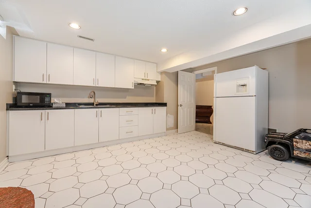 166 Killian Road, Maple - photo 59