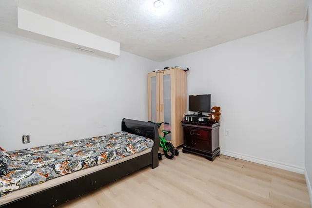 166 Killian Road, Maple - photo 62
