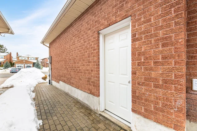 166 Killian Road, Maple - photo 68
