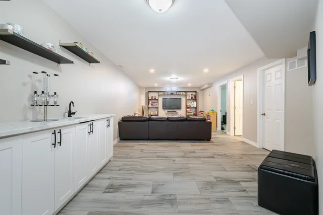 18 Daw Avenue, Hamilton - photo 63
