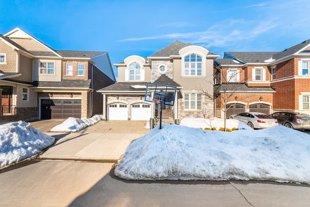 3318 Charles Biggar Drive, Oakville - photo 2