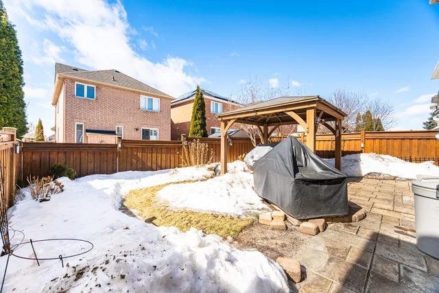 38 Wilcox Road, Maple - photo 39