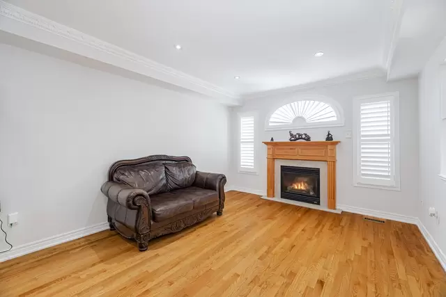 38 Wilcox Road, Maple - photo 12