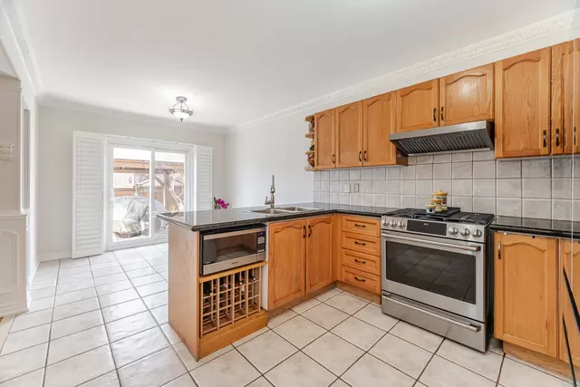 38 Wilcox Road, Maple - photo 18