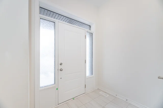 300 Okanagan Path, Oshawa - photo 4