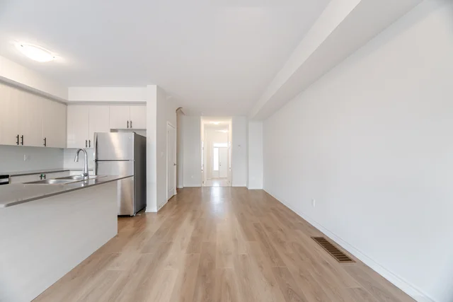 300 Okanagan Path, Oshawa - photo 10