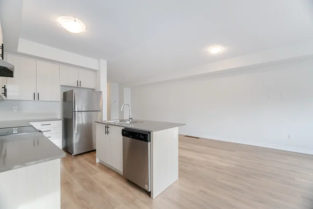 300 Okanagan Path, Oshawa - photo 13