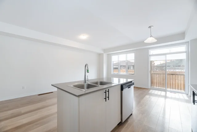 300 Okanagan Path, Oshawa - photo 14