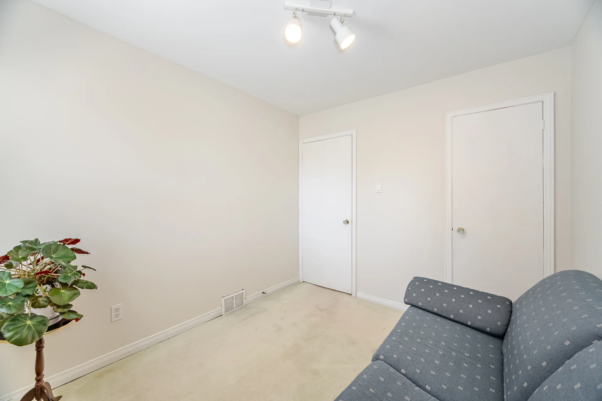 21 Acorn Avenue, Etobicoke - photo 18