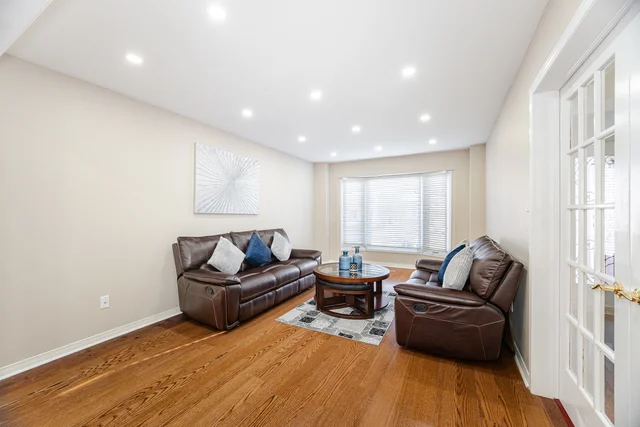 26 Mossbank Drive, Brampton - photo 9
