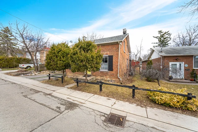 7 Jerman Street, Markham - photo 12