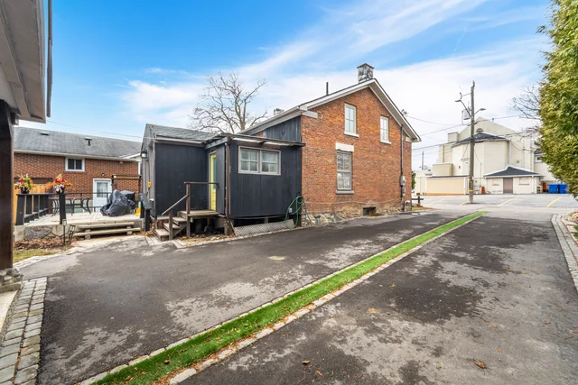 7 Jerman Street, Markham - photo 14