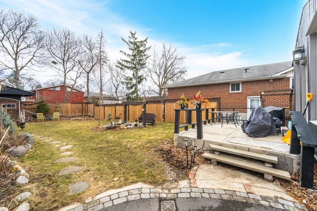 7 Jerman Street, Markham - photo 34