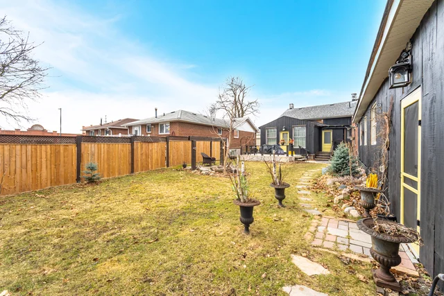 7 Jerman Street, Markham - photo 85