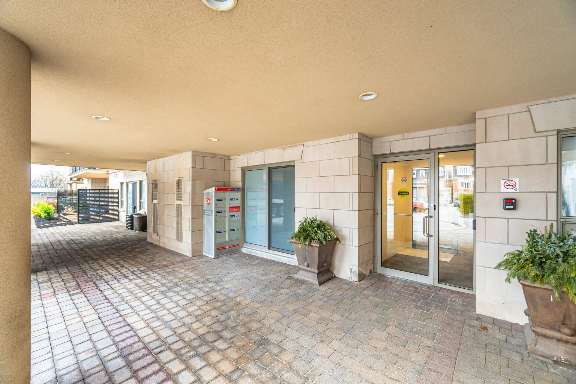 #403-8026 Kipling Avenue, Woodbridge - photo 3