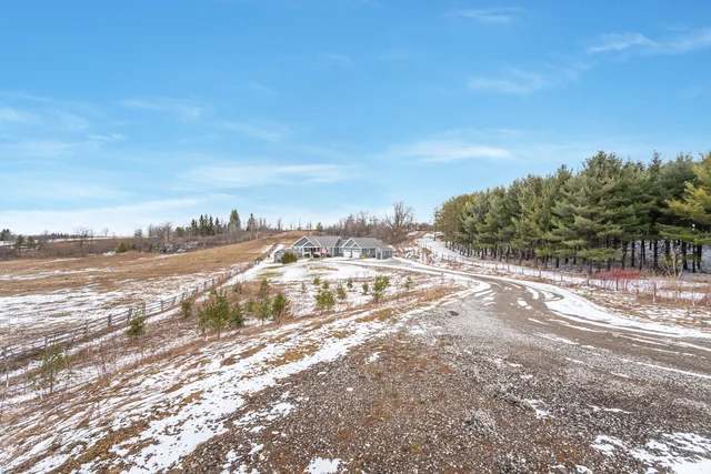 5541 Trafalgar Road, Hillsburgh - photo 3