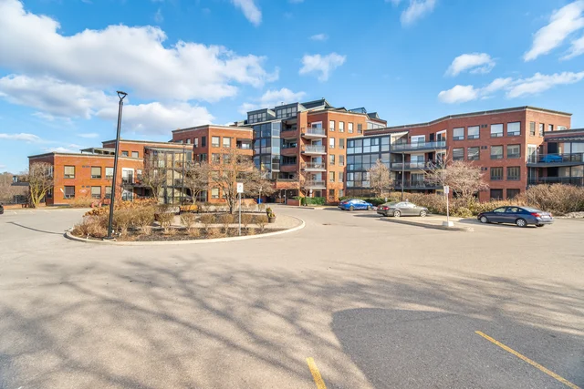 #305-100 Arbors Lane, Woodbridge - photo 1