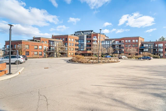 #305-100 Arbors Lane, Woodbridge - photo 2